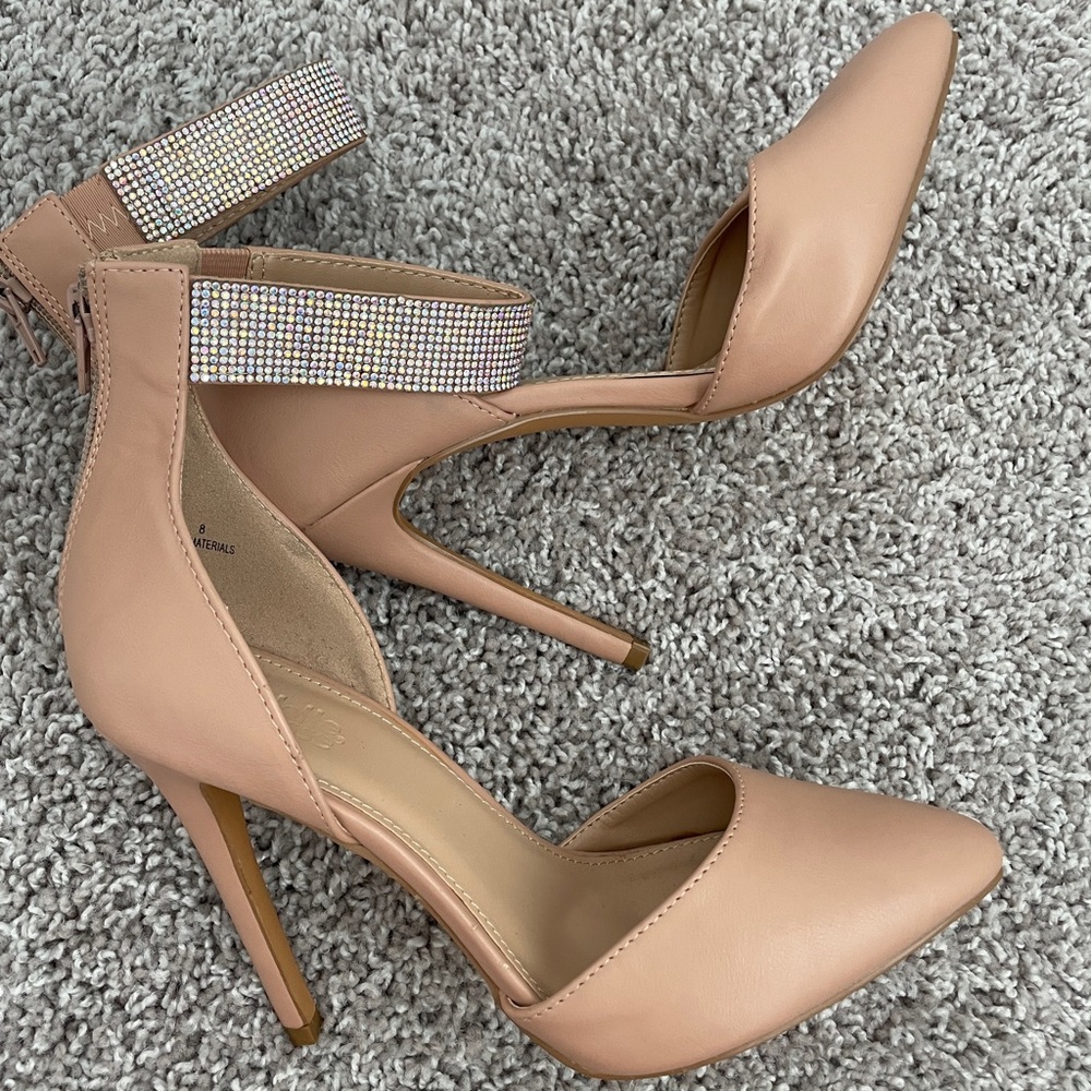 Nude/tan pointed toe heels | Rhinestone ankle band | Size 8